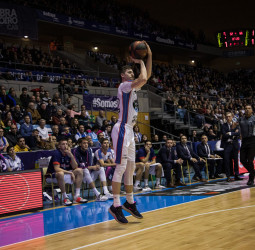 Aleix Font regresa a su club tras su cesión en el Monbus Obradoiro