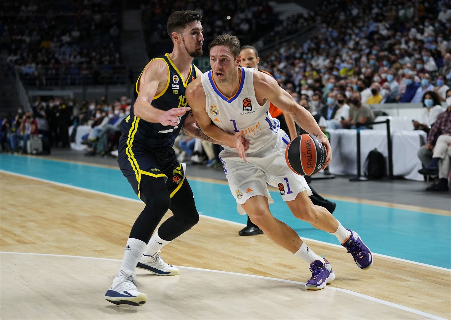 Remontada y victoria del Real Madrid en el último minuto ante el Fenerbahçe (70-69)