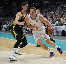 Remontada y victoria del Real Madrid en el último minuto ante el Fenerbahçe (70-69)