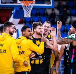 El Lenovo Tenerife suma un valioso triunfo sobre la bocina (70-73)