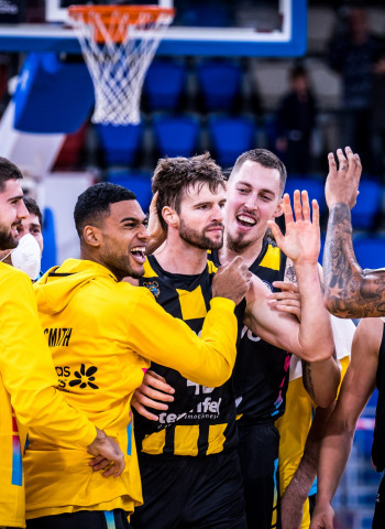 El Lenovo Tenerife suma un valioso triunfo sobre la bocina (70-73)