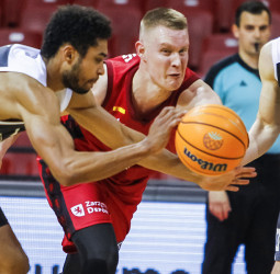 Casademont Zaragoza logra una importante victoria ante Brose Bamberg (77-65)