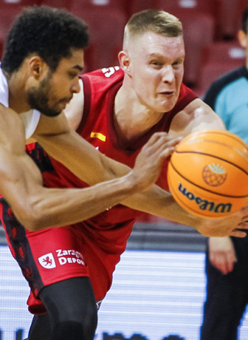 Casademont Zaragoza logra una importante victoria ante Brose Bamberg (77-65)