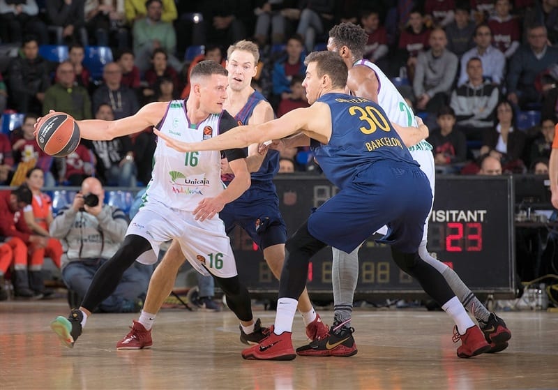 El Unicaja Málaga ahonda la herida del Barcelona Lassa (83-90)