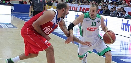 El ex ACB DeVries abandona Turquía para fichar por el FC Porto