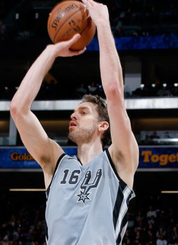 Pau Gasol se marca un nuevo triple-doble