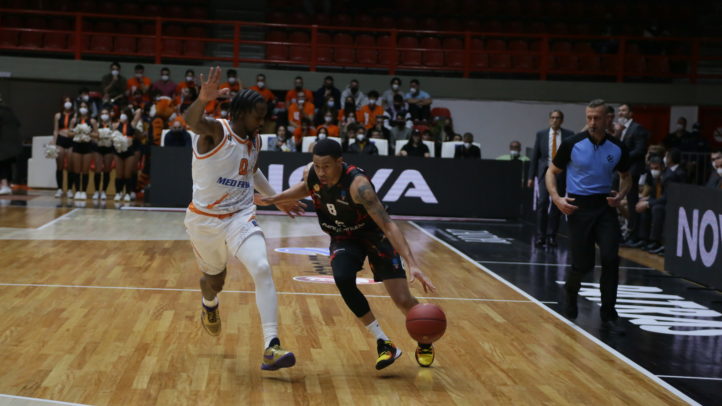 El Gran Canaria se lleva un espectáculo triplista en Patras (81-85)