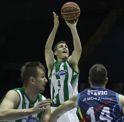 El Betis Energía Plus se agarra a la esperanza (76-59)