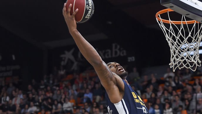 UCAM Murcia barre a un desaparecido Valencia Basket (73-84)