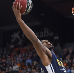UCAM Murcia barre a un desaparecido Valencia Basket (73-84)