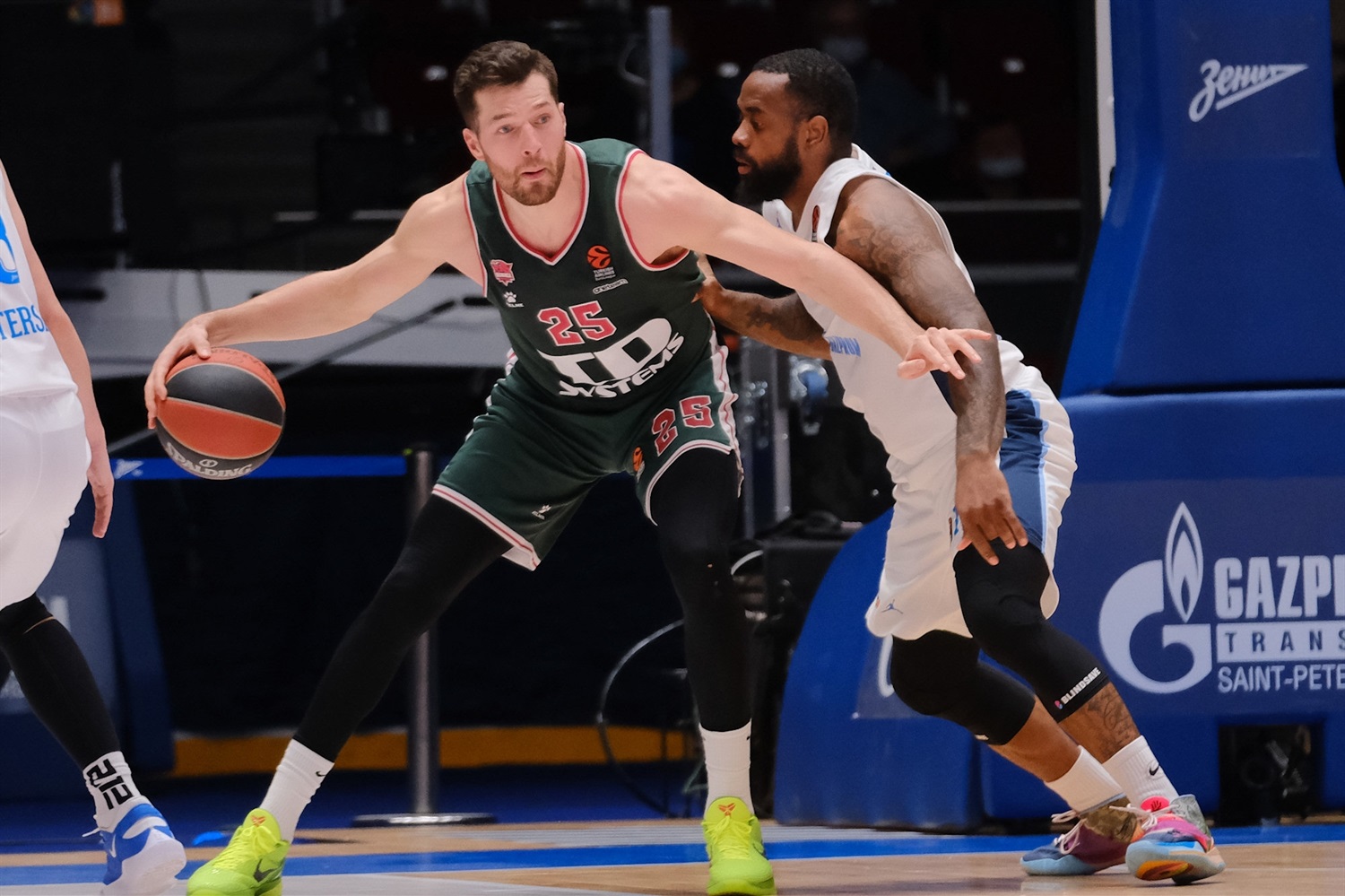 TD Systems Baskonia tira de carácter para vencer y creer (75-79)