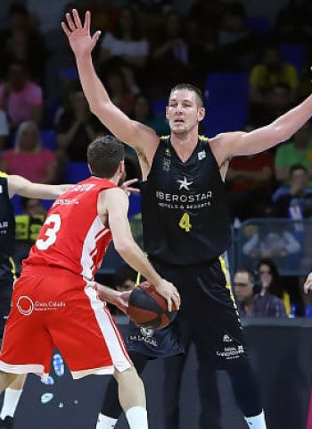 Iberostar Tenerife se reencuentra con la victoria (83-76)