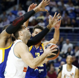Reyes recupera el título como rey del rebote de la EuroLiga