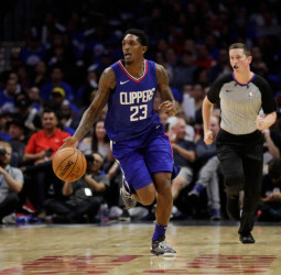 Lou Williams logra 31 puntos y 10 recuperaciones, desde Jordan nadie lo había logrado