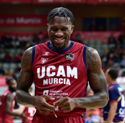 El UCAM Murcia muestra solvencia como local ante el Girona, 81-73