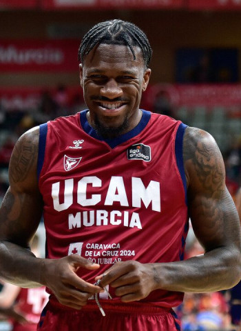 El UCAM Murcia muestra solvencia como local ante el Girona, 81-73
