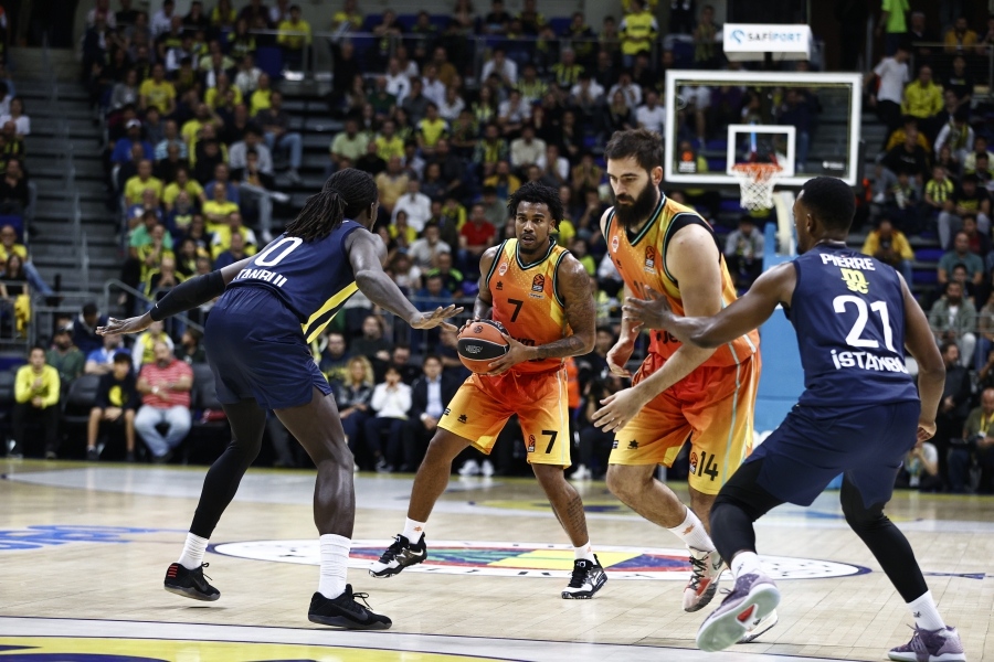 Cara a cara sin premio final para el Valencia Basket (79-77)