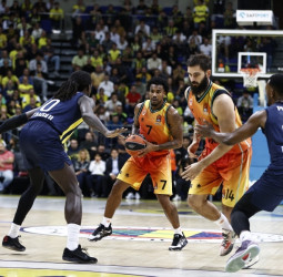 Cara a cara sin premio final para el Valencia Basket (79-77)