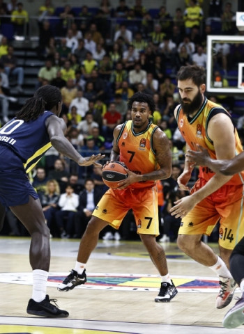 Cara a cara sin premio final para el Valencia Basket (79-77)