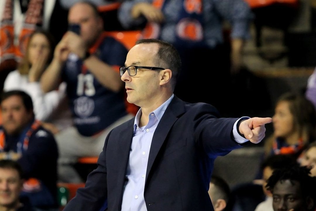 El BAXI Manresa negocia la vuelta del entrenador gallego Diego Ocampo