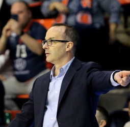 El BAXI Manresa negocia la vuelta del entrenador gallego Diego Ocampo