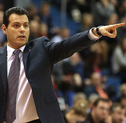 Dimitris Itoudis, dos años más en el CSKA Moscú