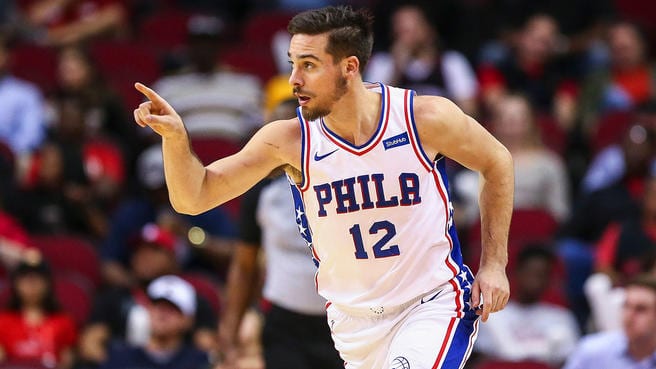 T.J. McConnell continuará en los Philadelphia Sixers