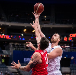 Jokic y Serbia, dominantes (96-69)