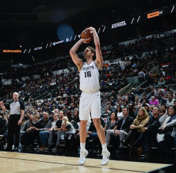 Los San Antonio Spurs estudian traspasar a Pau Gasol
