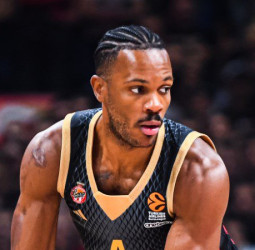 El Barcelona negocia la contratación de Jaron Blossomgame