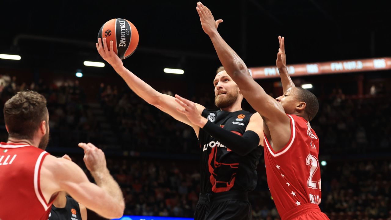Musa lidera un importante triunfo del Madrid en Milán (77-83)