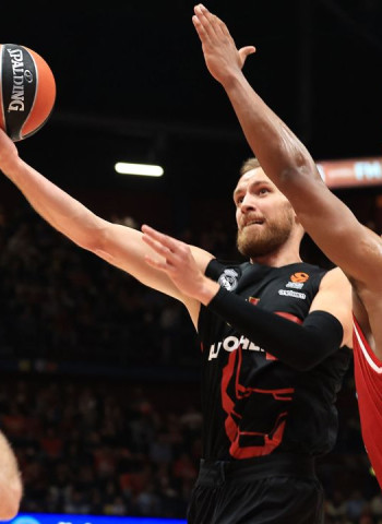 Musa lidera un importante triunfo del Madrid en Milán (77-83)
