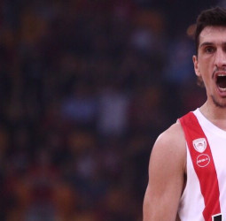 Olympiacos ata a Giannoulis Larentzakis hasta 2027 con una renovación 2+1