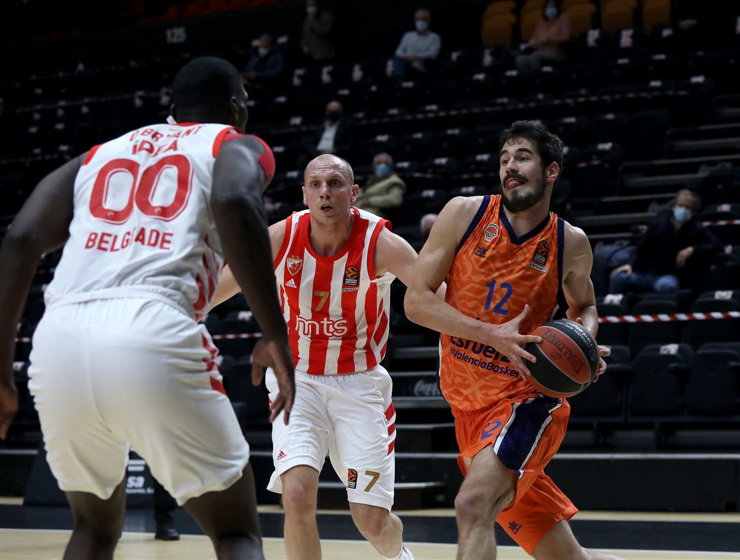 El Valencia controla su ansiedad y rompe mala racha ante Estrella Roja (91-71)