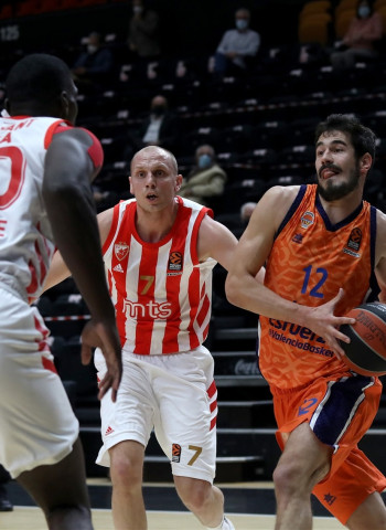 El Valencia controla su ansiedad y rompe mala racha ante Estrella Roja (91-71)