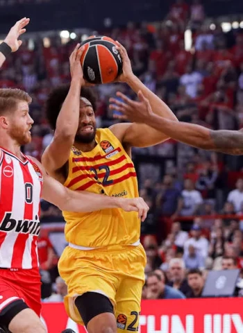 Olympiacos aplasta al Barcelona para empatar la serie, 92-58 [2-2]