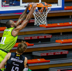 Urbas Fuenlabrada vuela hacia la salvación (98-65)
