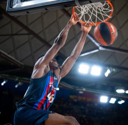 El Barça logra un triunfo plácido frente al Real Betis Baloncesto (104-70)