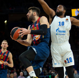 El Baskonia supera con un partido muy serio al Zenit (70-60)