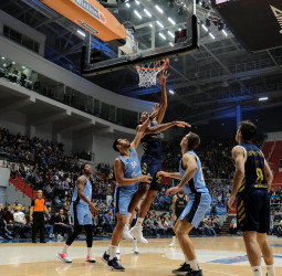 El Real Madrid cierra noviembre con pleno de victorias en la EuroLiga (71-86)