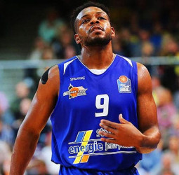 Tecnyconta Zaragoza se refuerza con Marcos Knight