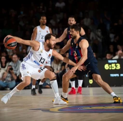 Victoria de carácter del Barça ante un Madrid luchador (75-73)