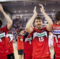 Granada gana al Manresa y se agarra a un sueño, 86-80