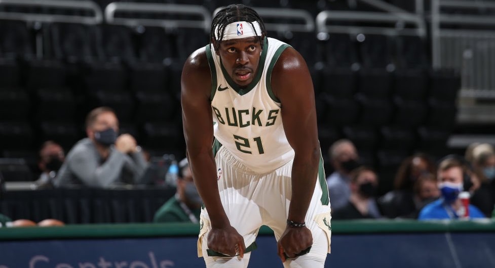 Los Warriors exploran la posibilidad de adquirir a Jrue Holiday
