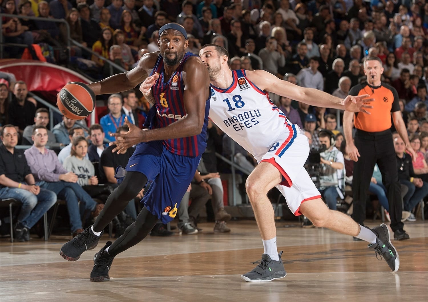 El FC Barcelona fuerza el quinto partido gracias a un tercer cuarto perfecto (82-72) [2-2]