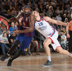 El FC Barcelona fuerza el quinto partido gracias a un tercer cuarto perfecto (82-72) [2-2]