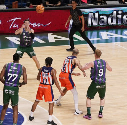 Leyma Coruña pelea hasta el final en Málaga, 114-105