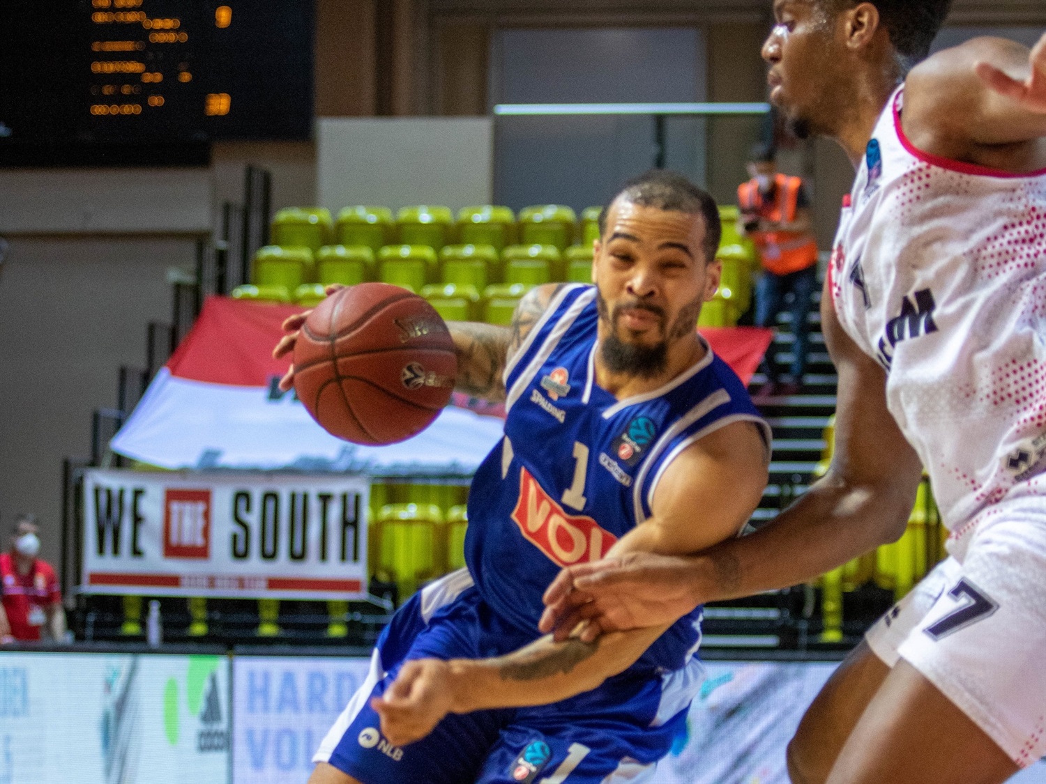 Buducnost supera al Mónaco y le roba el factor cancha (76-77)