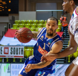 Buducnost supera al Mónaco y le roba el factor cancha (76-77)