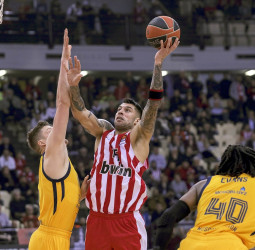 Olympiacos gana con una increíble remontada para forzar la prórroga (109-98)